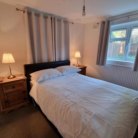 Beautiful Double Room In Acton, West Лондон Екстер'єр фото